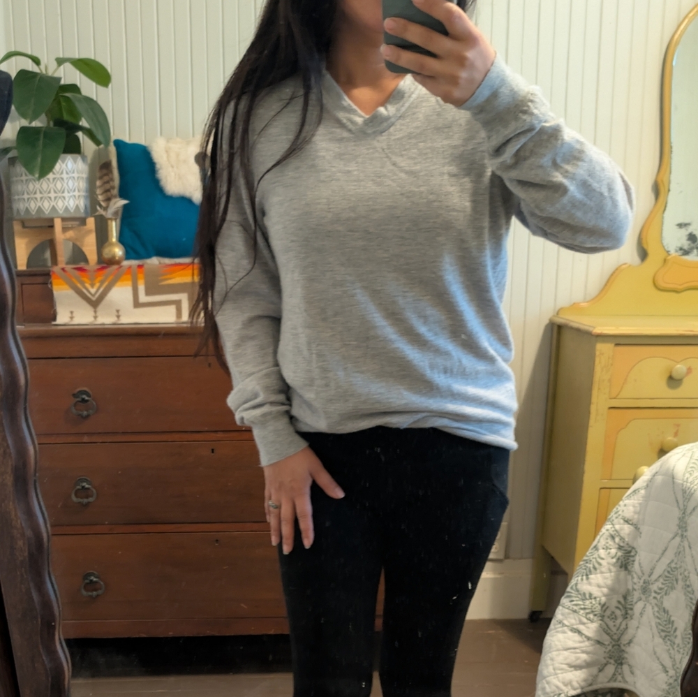 NAADAM 100% Cashmere V-Neck Sweater Gray Medium